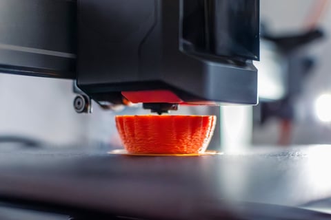 3d printer printing an object on the tray with pla filament
